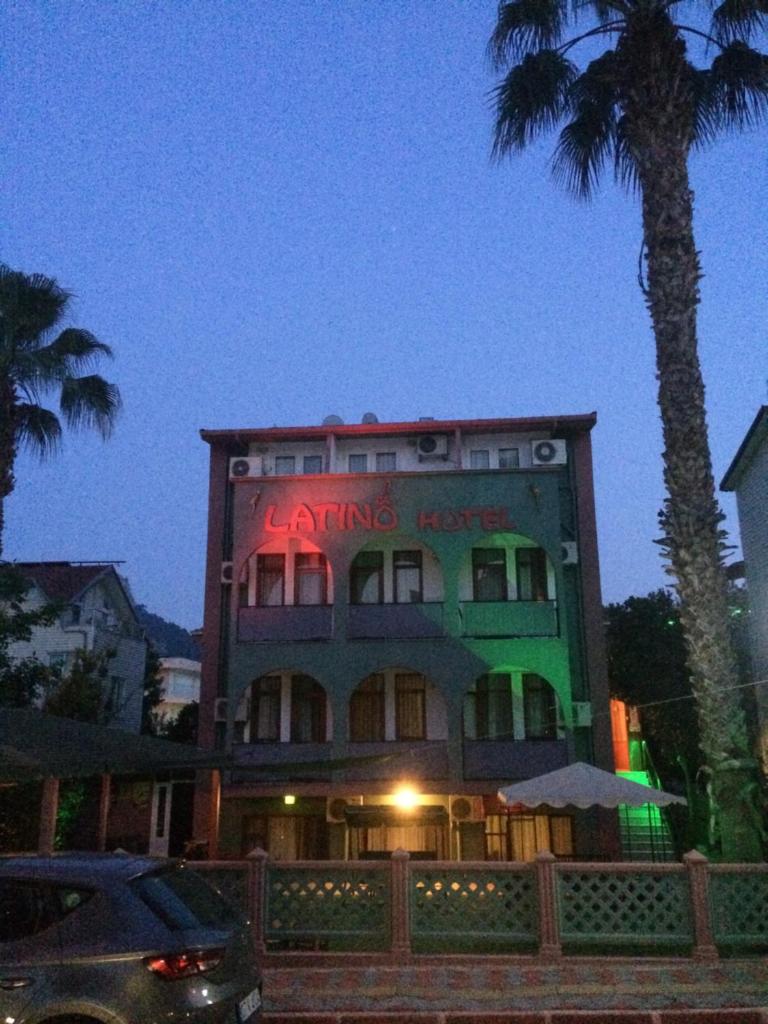 Latino Hotel photo 3