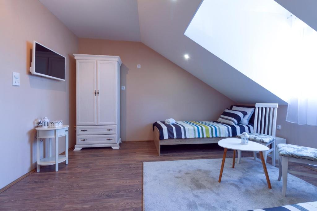 AnaMari loft rooms