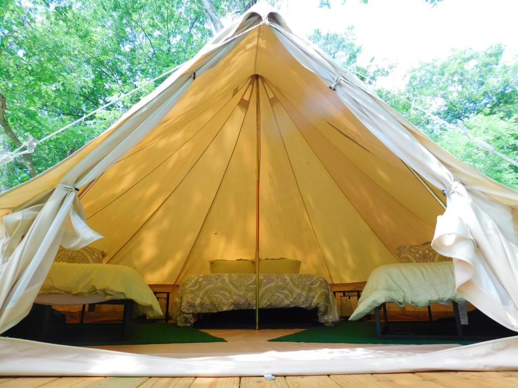 Glampin' In Style-Broken Bow image