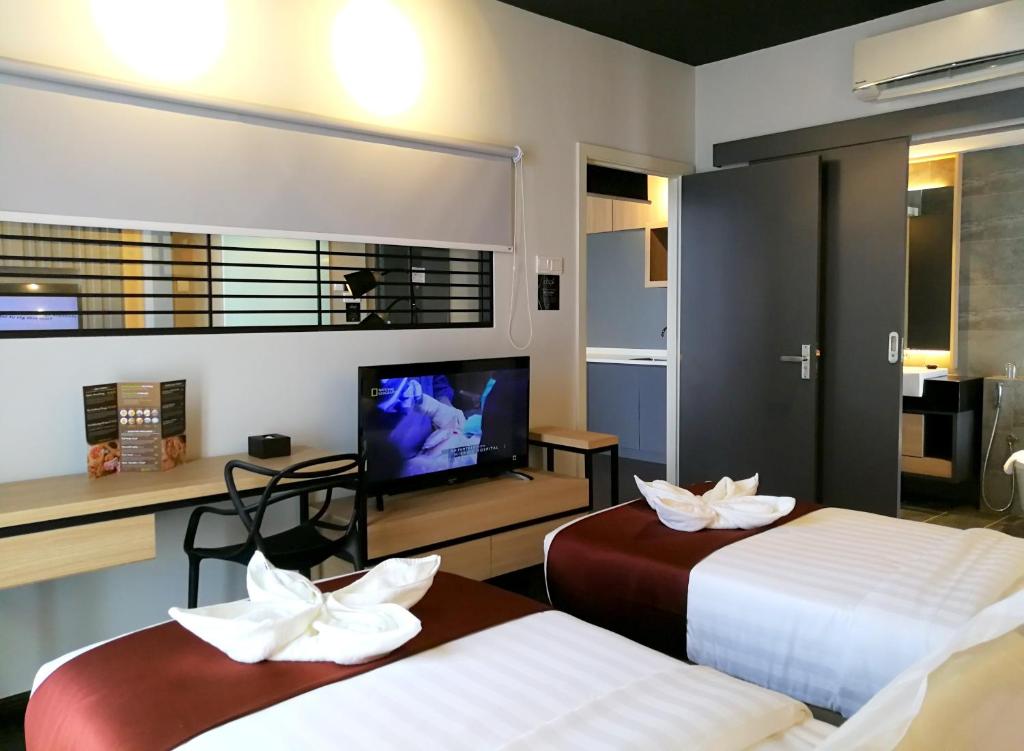 Сьюит (The Deluxe Suite), M Summit 191 Executive Hotel Suites