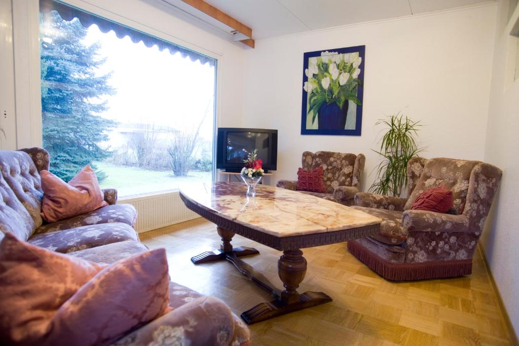 Zimmer Weiss photo 2