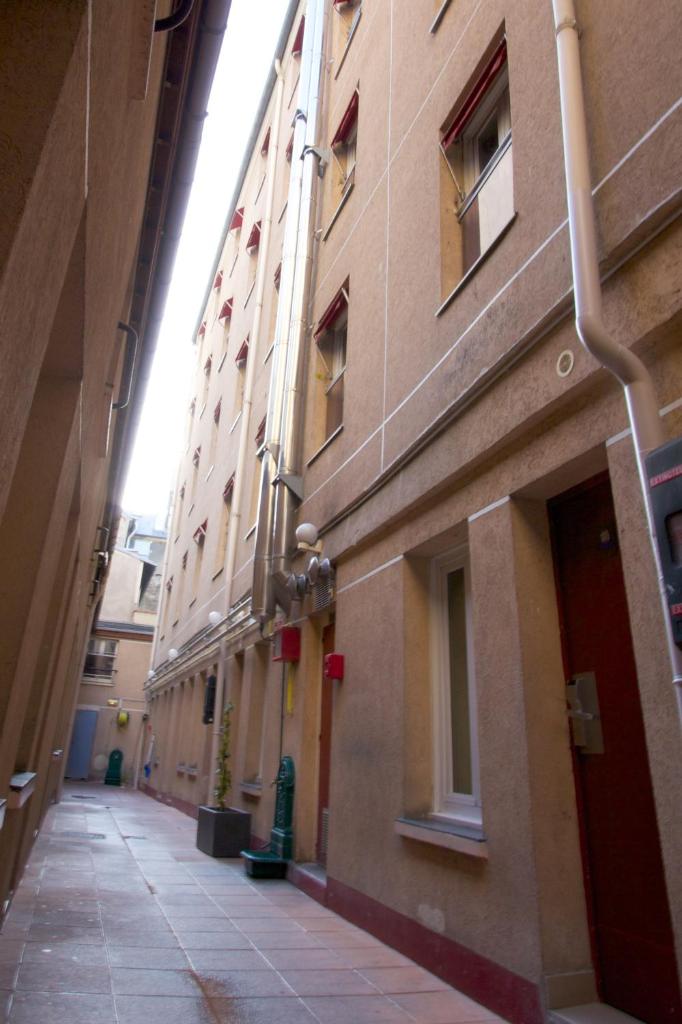 Auberge Internationale des Jeunes - Hostel - Tap to explore photos