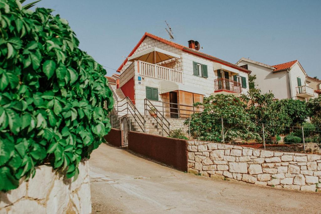 Apartments Doulos