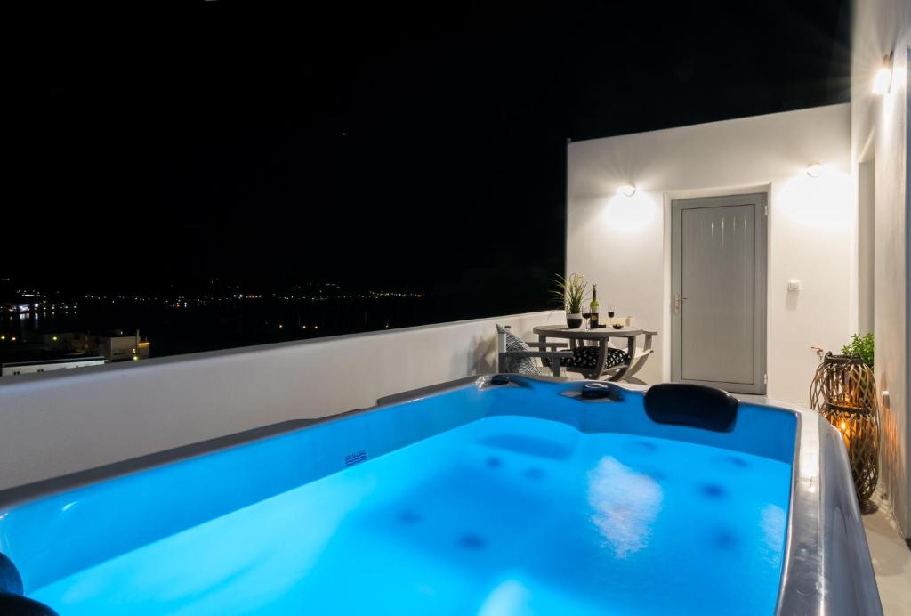 Uncle's Luxury Jacuzzi photo 2