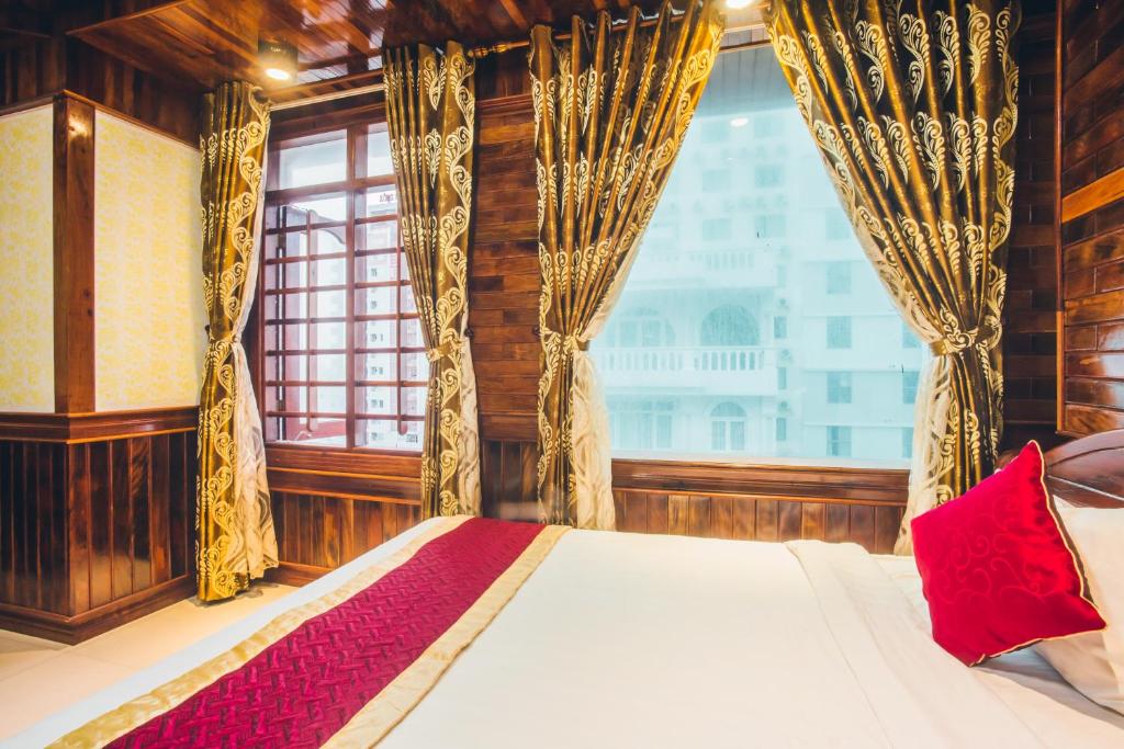 Семейный (Семейный люкс с балконом), San San Hotel Da Nang