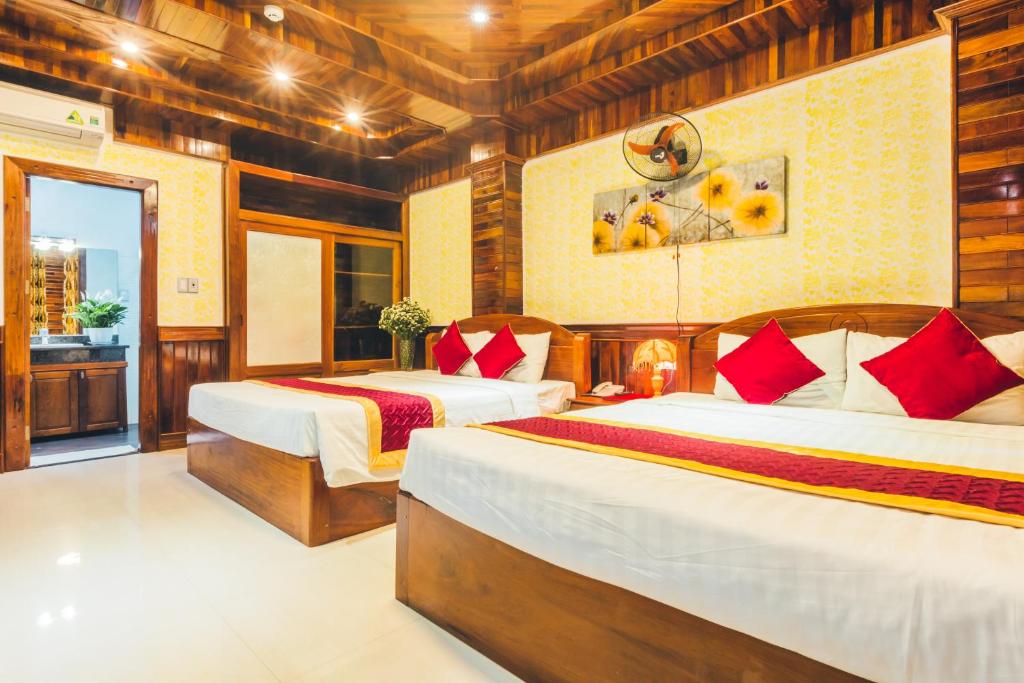 Семейный (Семейный люкс с балконом), San San Hotel Da Nang