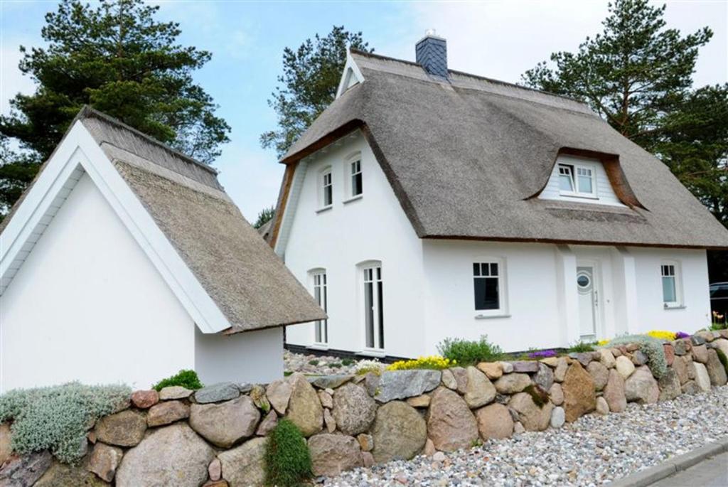 Idylle unterm Reet - Reetdachhäuser am Walde photo 2