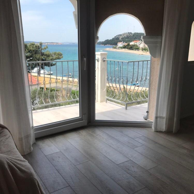 Relaxing whole top floor apartment by the sea photo 3