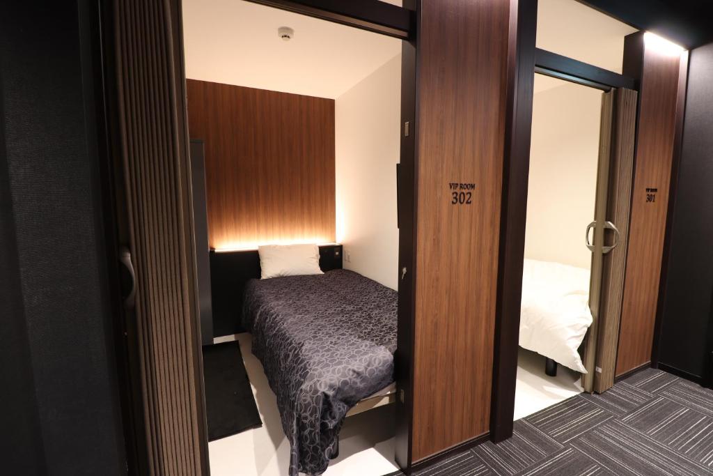 LEO YU Capsule Hotel Nishifunabashi photo 2