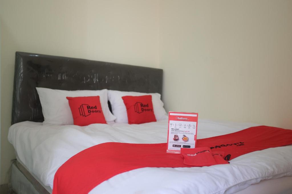 Двухместный (Двухместный номер с 1 кроватью), RedDoorz Plus near Mall Ciputra Jakarta