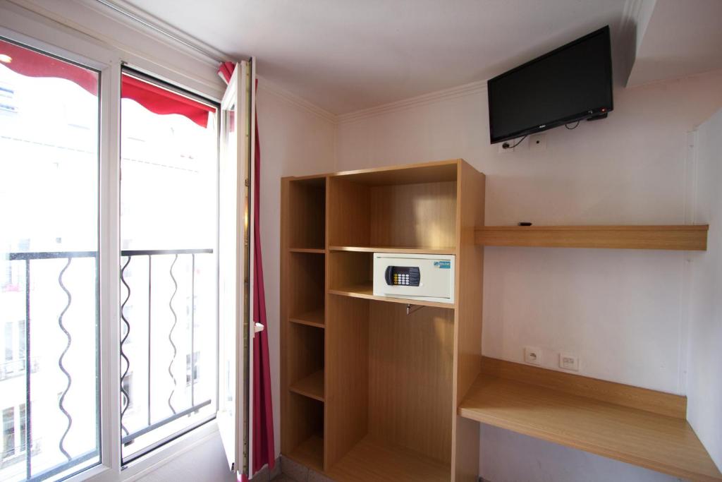 Номер (Односпальная кровать в общем номере), Bastille Hostel