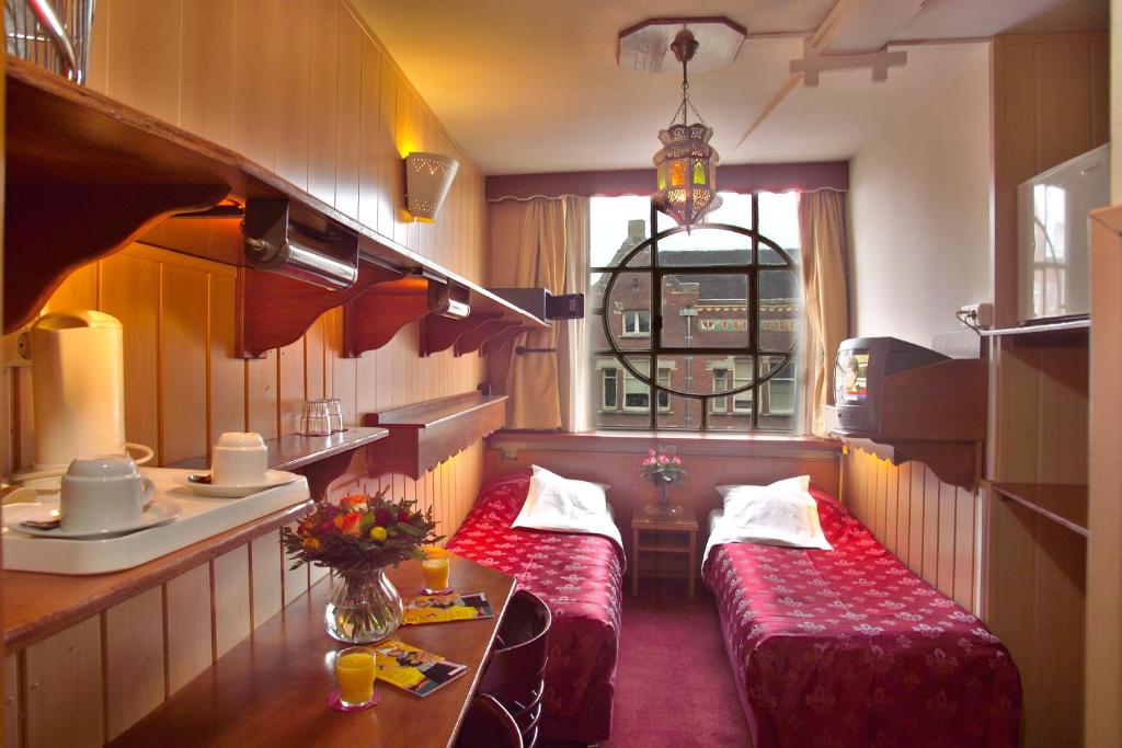 Двухместный (Двухместный номер с 2 отдельными кроватями), Nadia Hotel