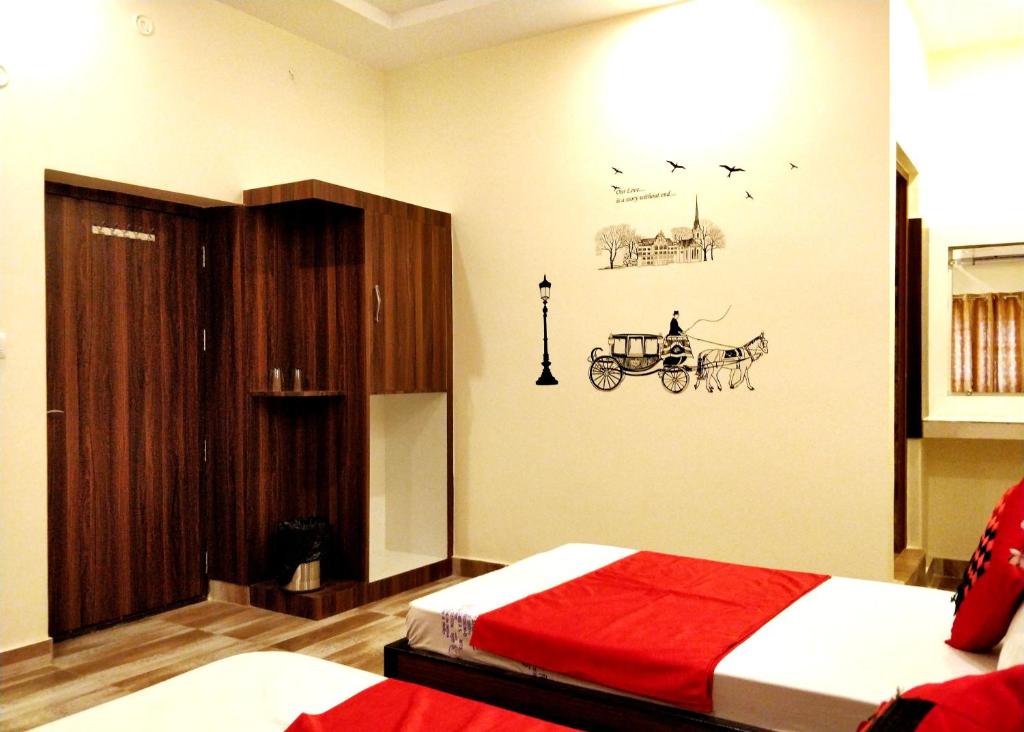 Трехместный (Улучшенный трехместный номер), City Hotel