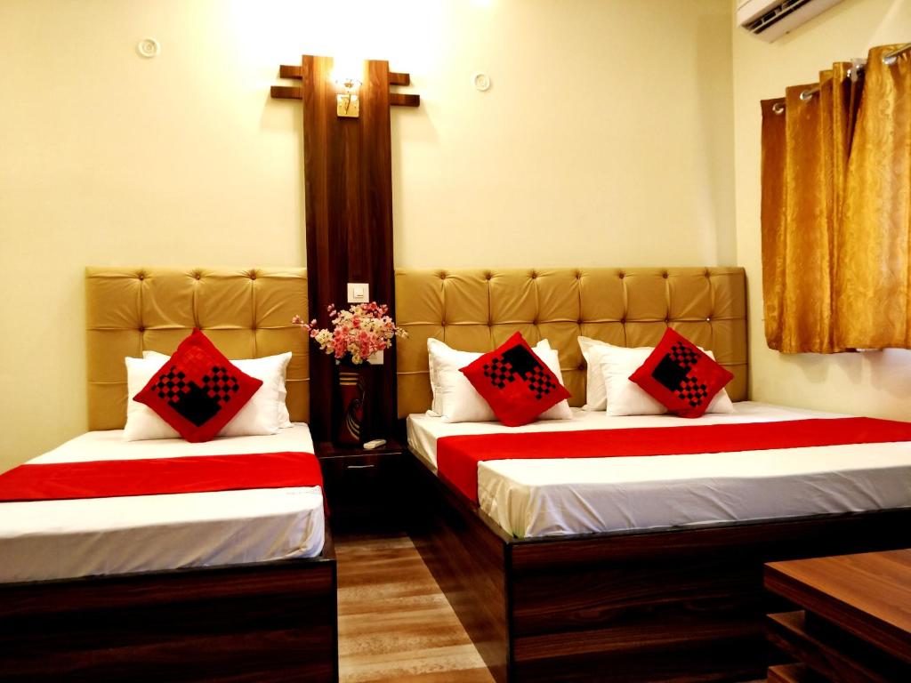 Трехместный (Улучшенный трехместный номер), City Hotel