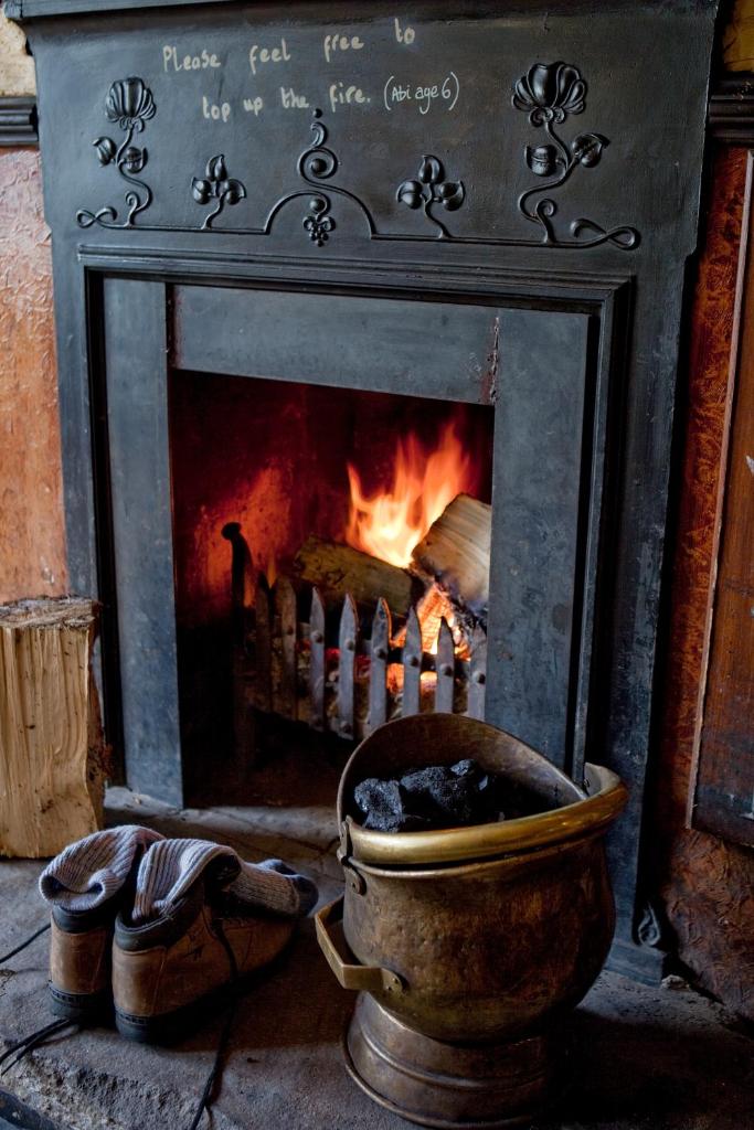 The Royal Oak Inn - Tap to explore photos