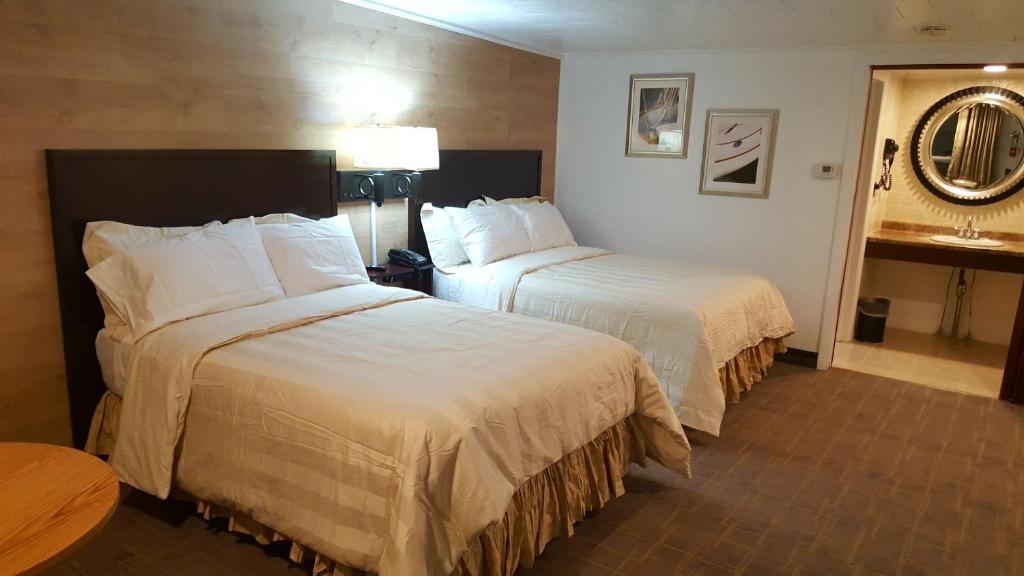 Stucco Lodge image