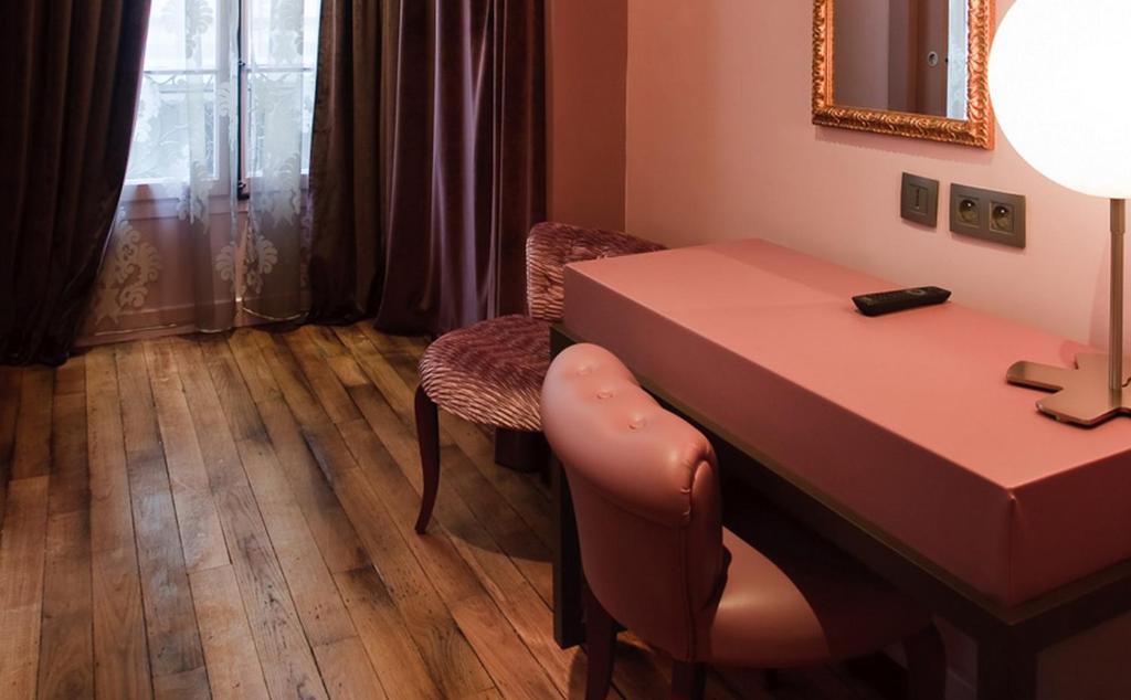 Двухместный (Улучшенный двухместный номер с 1 кроватью), Hotel Louvre Bons Enfants