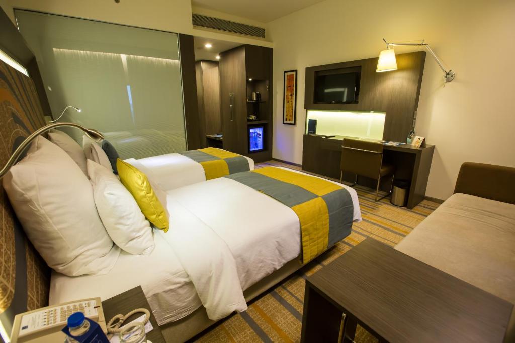 Двухместный (Superior Room Twin Size Bed with WIFI), Novotel Kolkata Hotel and Residences