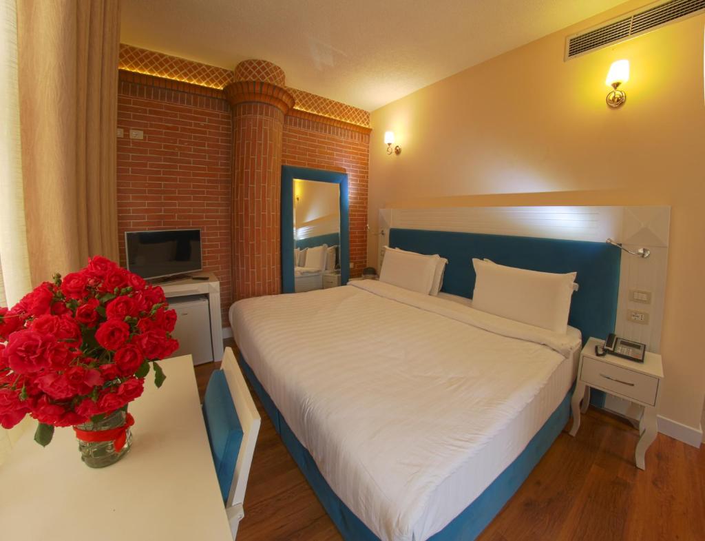 The Red Bricks Hotel photo 3