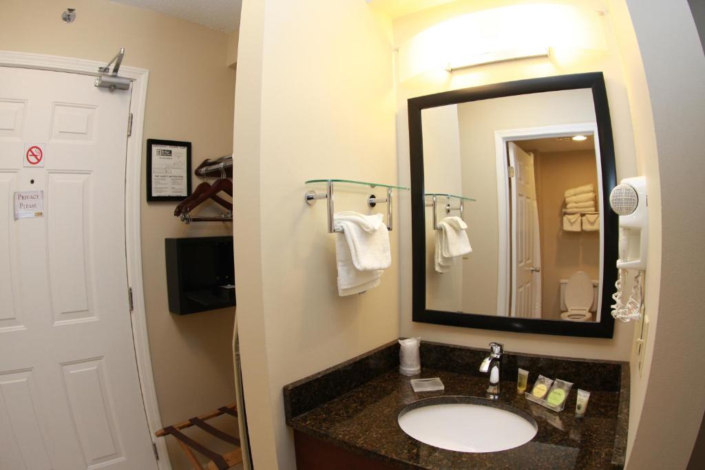 Budget Host Inn & Suites photo 4