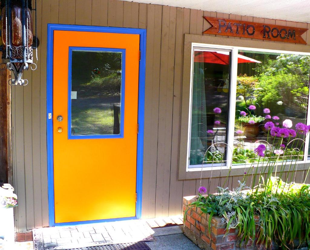 At Nautica Tigh private keypad entrances photo 3