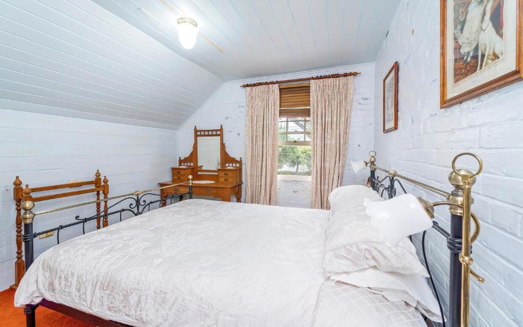 Azile 1875 Heritage Victorian Duplex photo 1