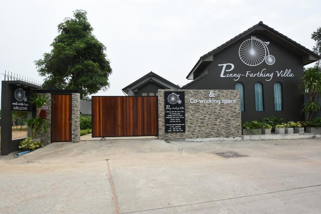 Вилла (Вилла с 4 спальнями и собственным бассейном - Chaiyapruek 2), Natural Park Resort Pattaya