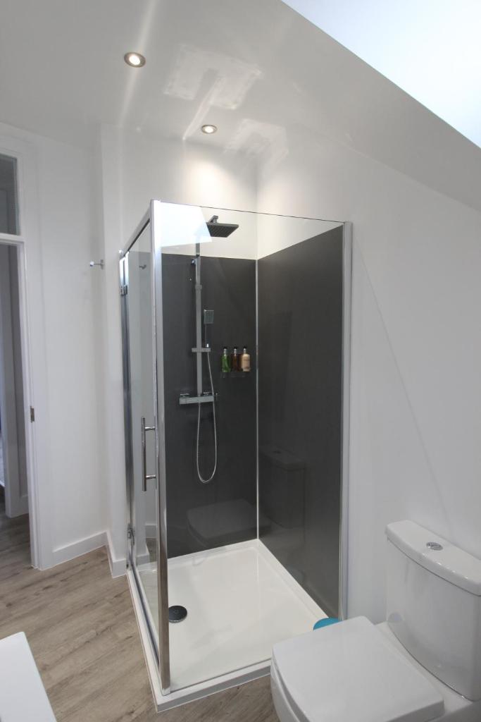 2 Serviced Apartments in Childwall-South Liverpool - Each Apartment Sleeps 6