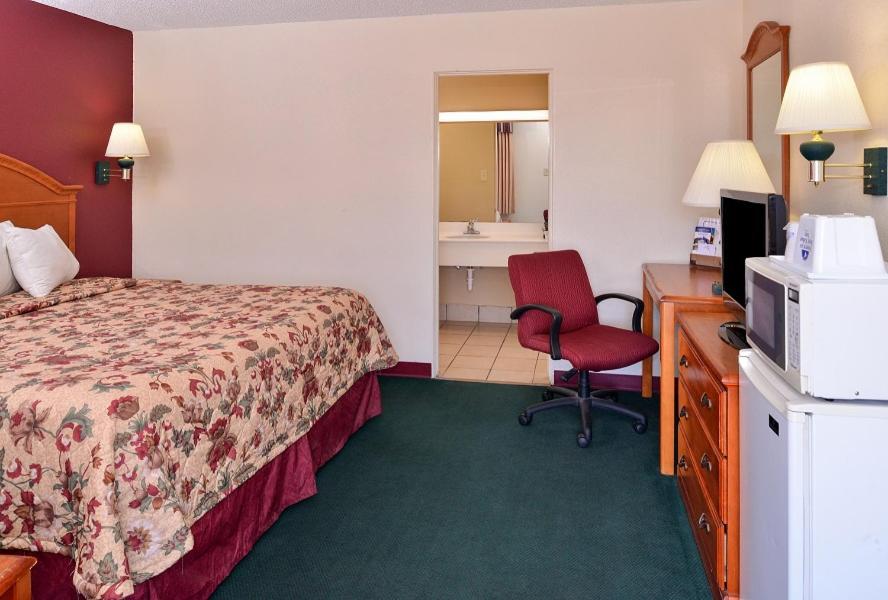 Americas Best Value Inn Lubbock East photo 1