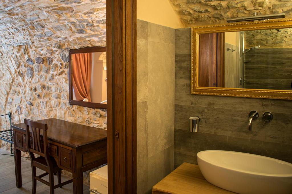 Ca del Grano Albergo Diffuso - Tap to explore photos
