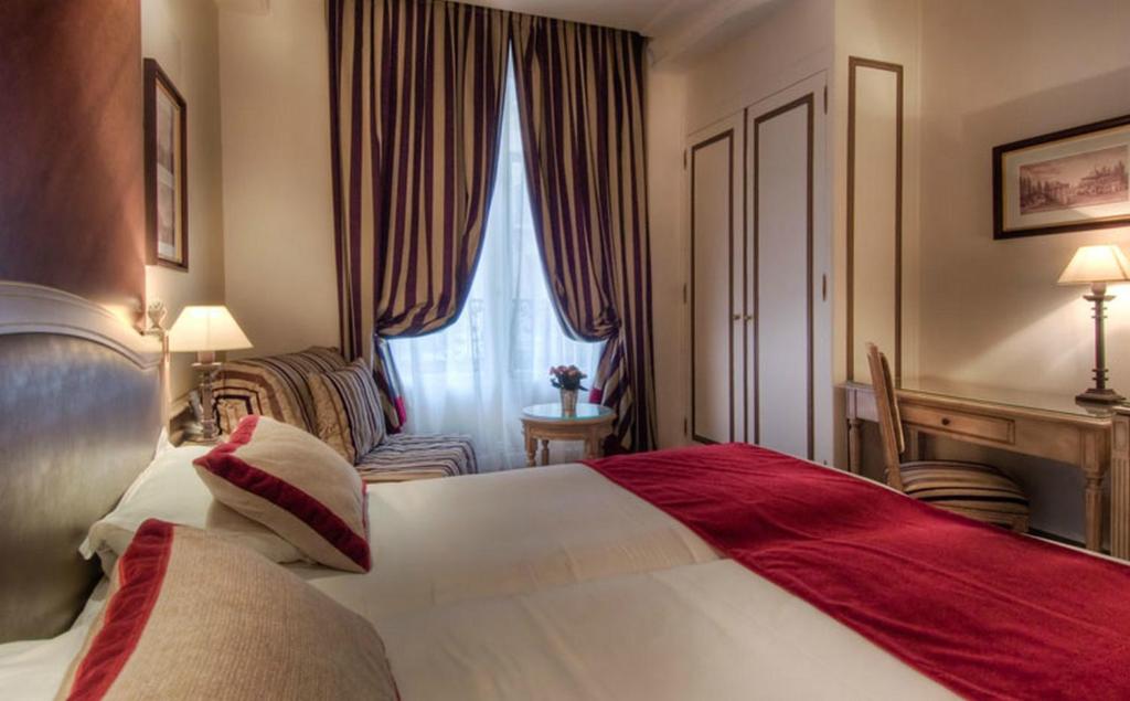 Трехместный (Улучшенный номер с кроватью размера «queen-size»), Best Western Premier Trocadero La Tour