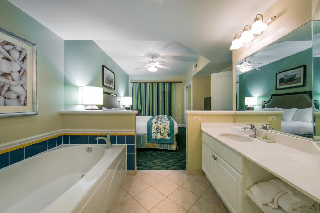 Holiday Inn Club Vacations South Beach Resort, an IHG Hotel photo 3