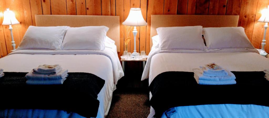 Pine Hill Arms Hotel image