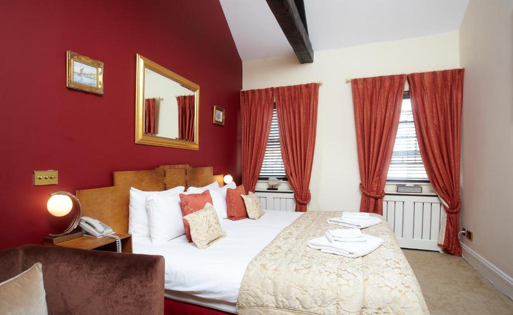 St Giles House Hotel - Tap to explore photos