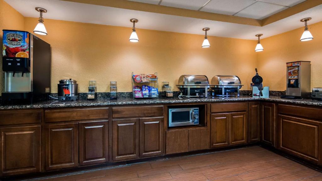 Best Western Plus Parkway Hotel photo 3