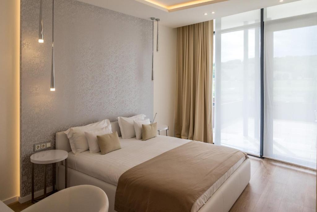 Апартаменты (Апартаменты в пентхаусе), Zala Springs Studio Apartments