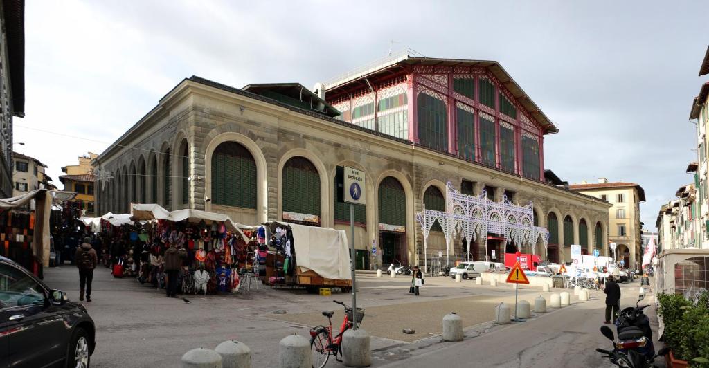 San Lorenzo Central Market View