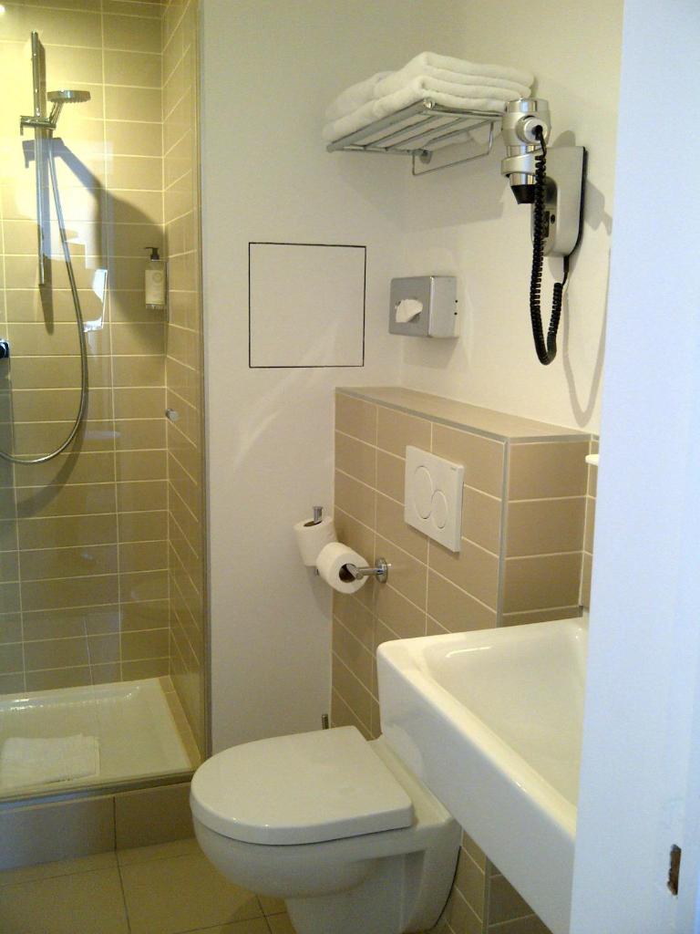 Двухместный (Улучшенный двухместный номер с 1 кроватью), Contact Hôtel Alizé Montmartre