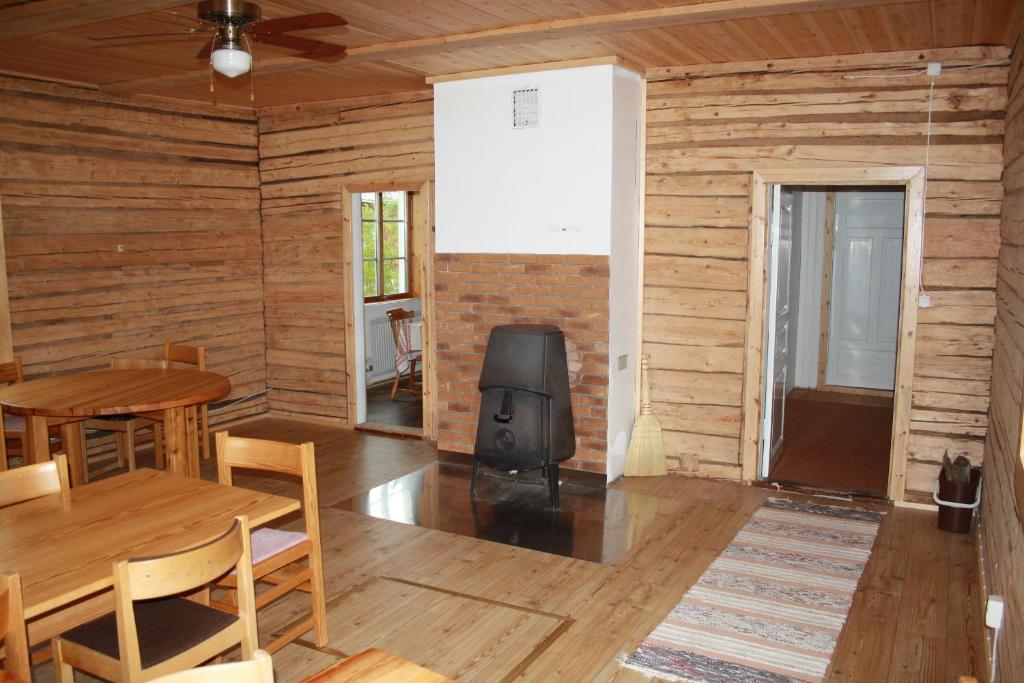 Old timber house photo 1
