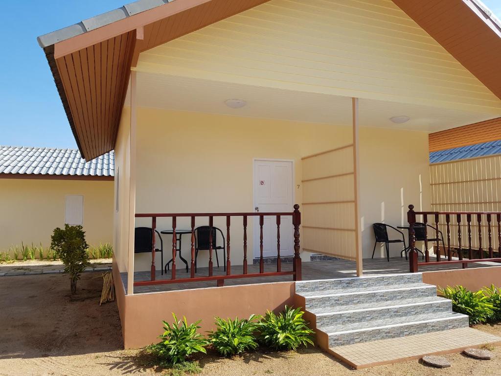 Poolside Bungalows Room Type - Bungalow with Patio