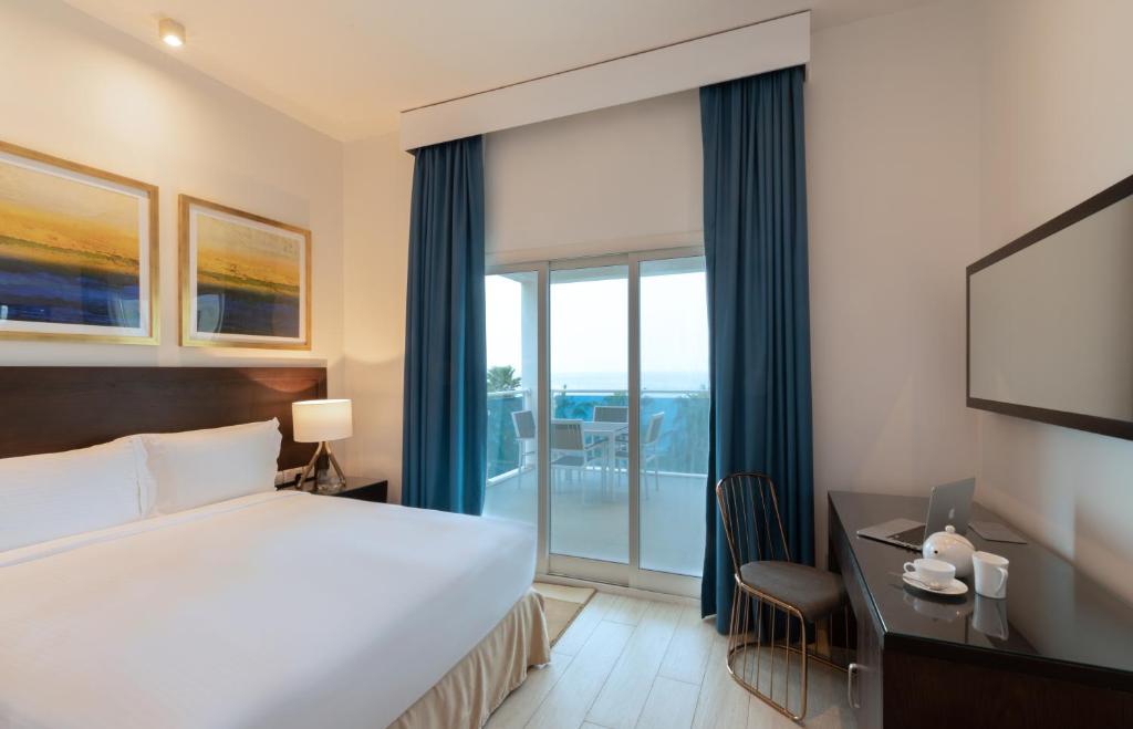 Сьюит (Люкс с 2 спальнями), Курортный отель Radisson Blu Resort, Fujairah