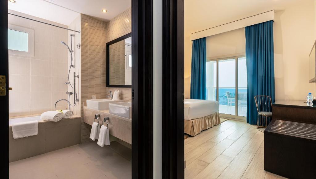 Сьюит (Люкс с 2 спальнями), Курортный отель Radisson Blu Resort, Fujairah