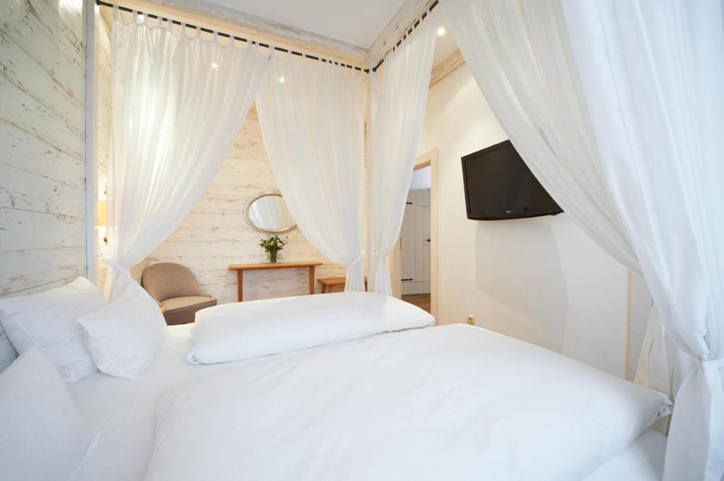 Сьюит (Полулюкс), Eden Hotel Wolff