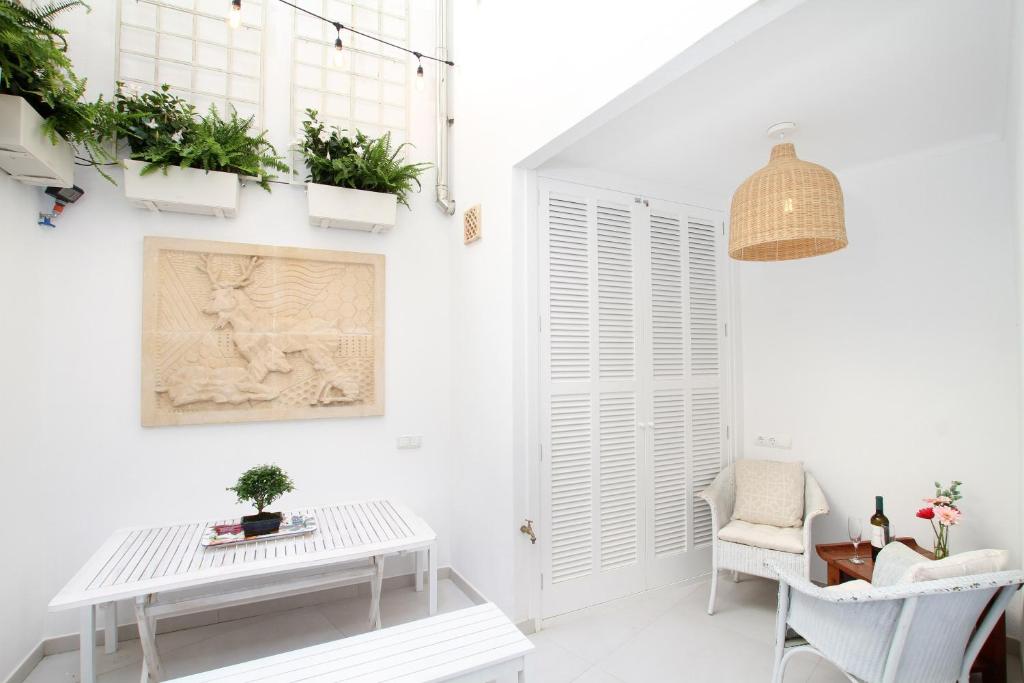 Pollenca Townhouse - Tap to explore photos
