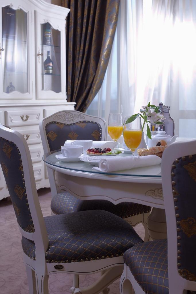 Студио (Номер-студио), Отель Savoy