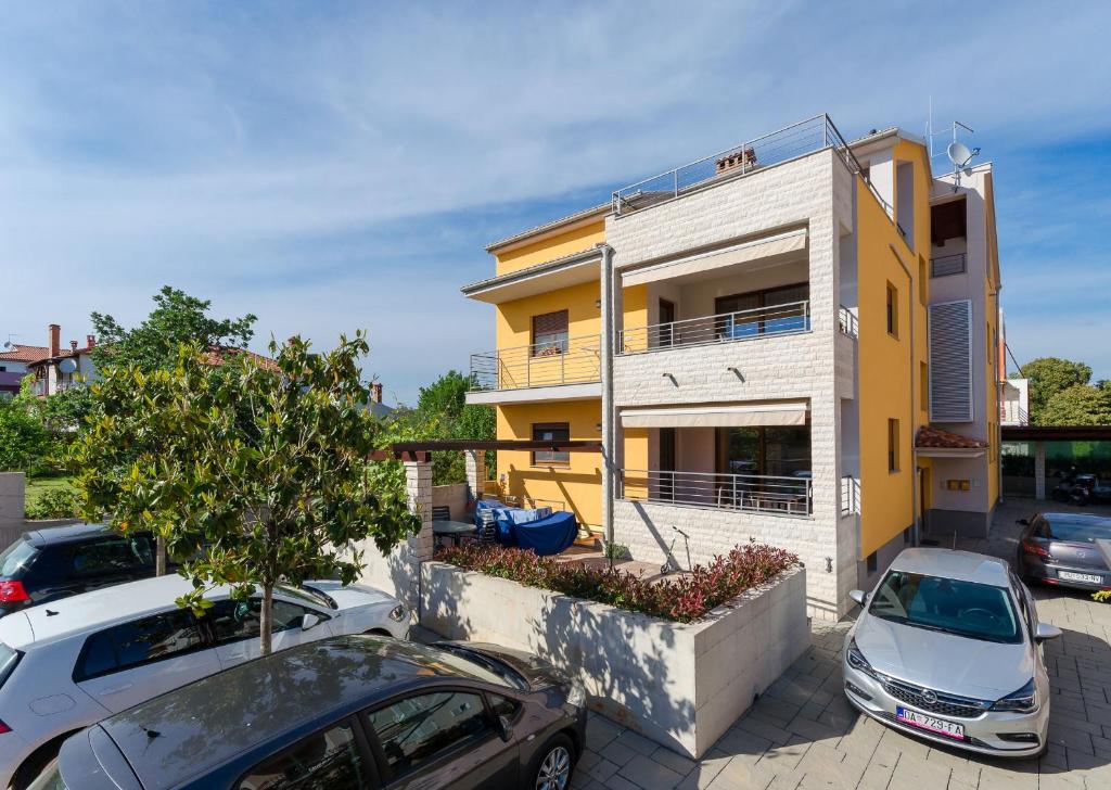 Apartment Goran