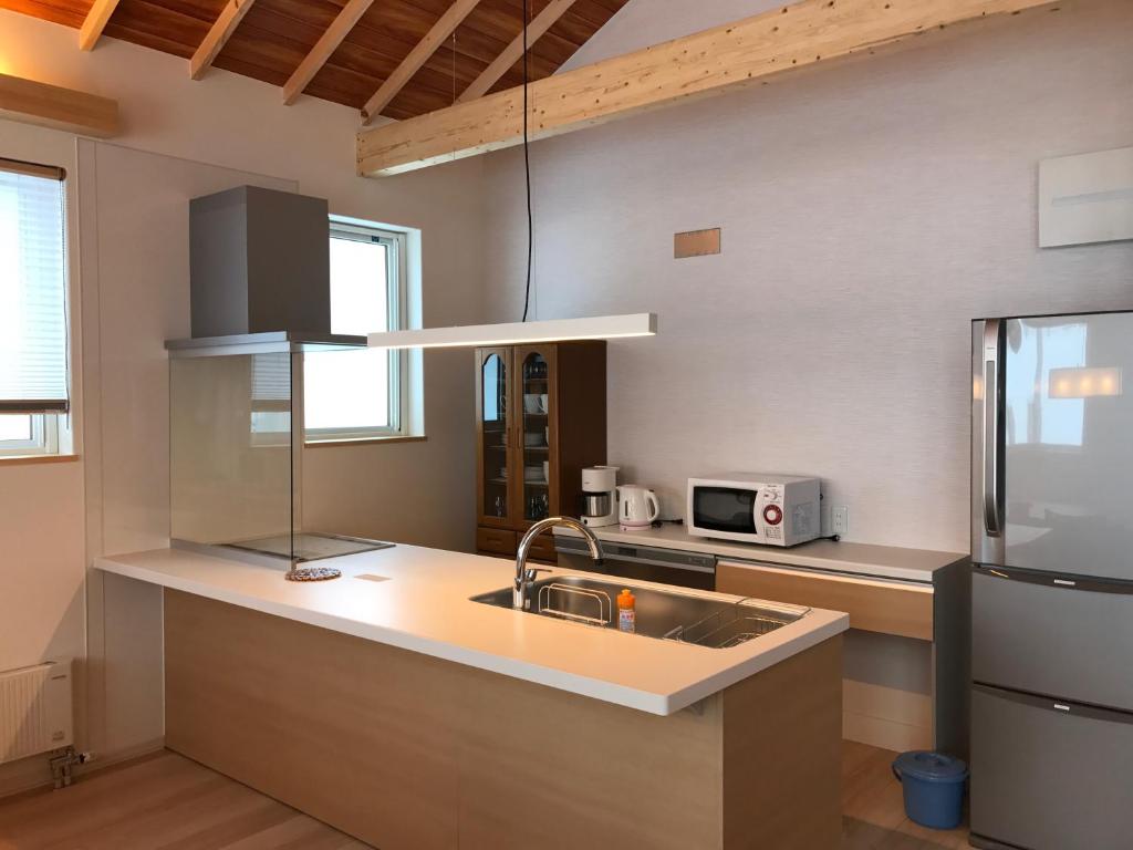 Tsuru Apartments photo 3