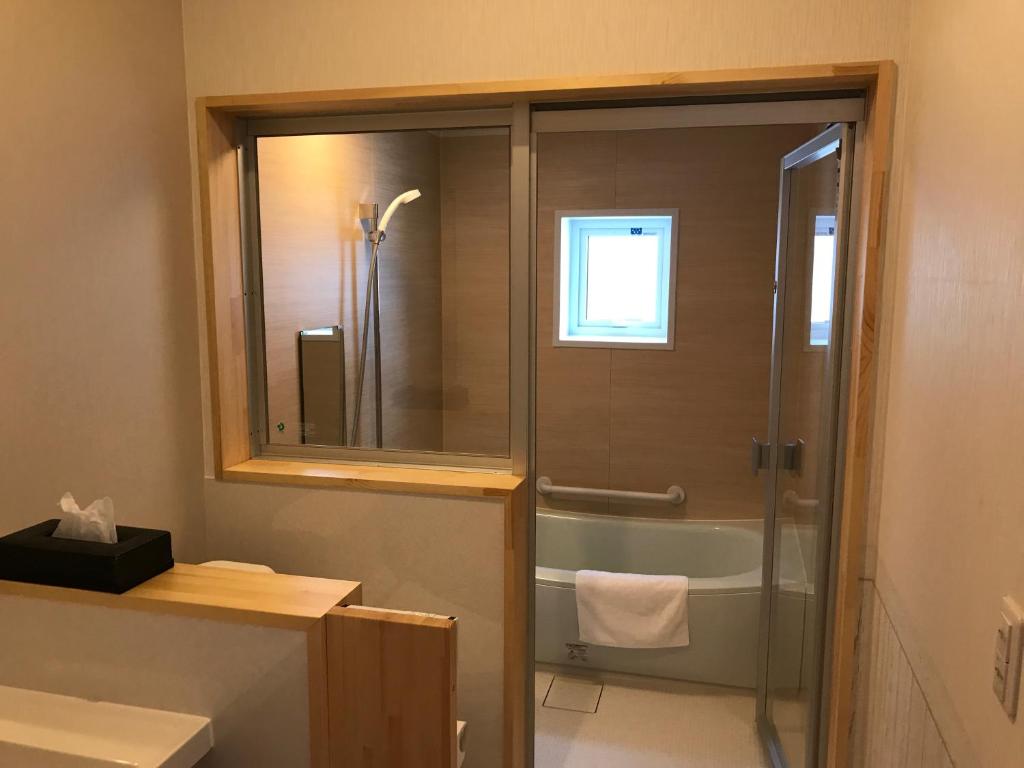Tsuru Apartments photo 4