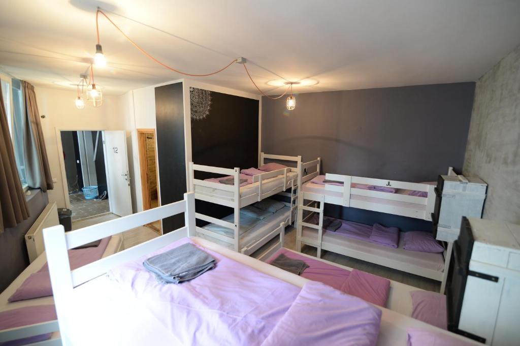 Номер (Кровать в общем 8-местном номере для мужчин и женщин), Hostel Fair and Square