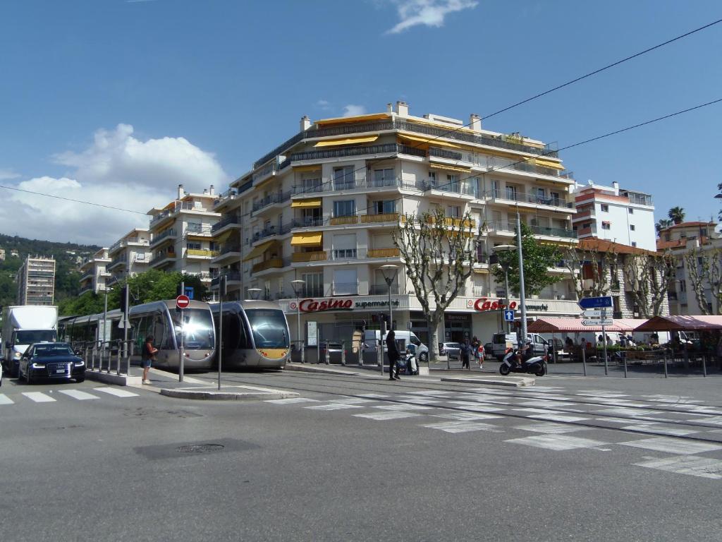 Joli studio calme avec terrasse photo 3